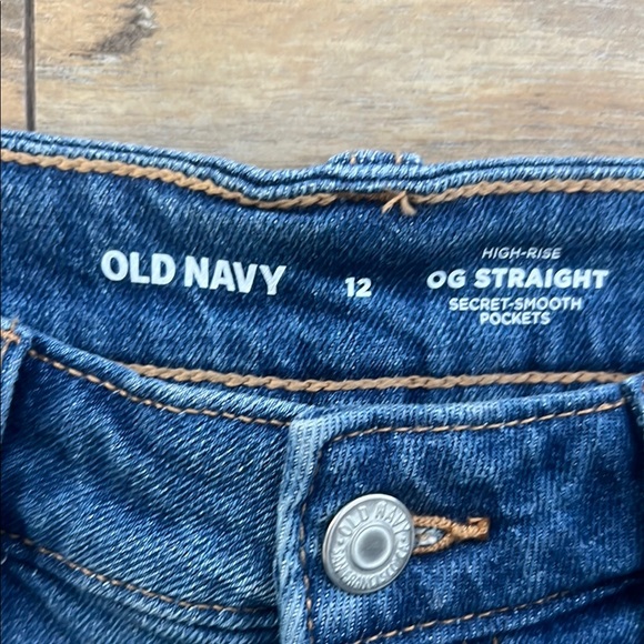 Old Navy Women's Blue Distressed Jean Shorts - Picture 4 of 5